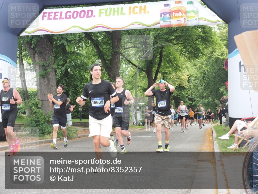 29.06.2025 - hella hamburg halbmarathon KatJ http://msf.ph/oto/8352357 29.06.2025 10:51:10 Zwischen KM18-KM19 2698, 3572, 5354, 5365, 8578 meine-sportfotos.de