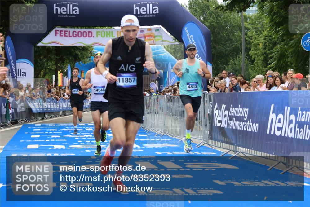 29.06.2025 - hella hamburg halbmarathon Strokosch-Dieckow http://msf.ph/oto/8352393 29.06.2025 10:31:16 Ziel 3201, 3955, 4812, 10017, 10298, 11857, 12232, 13754, 14450, 14548, 19042 meine-sportfotos.de