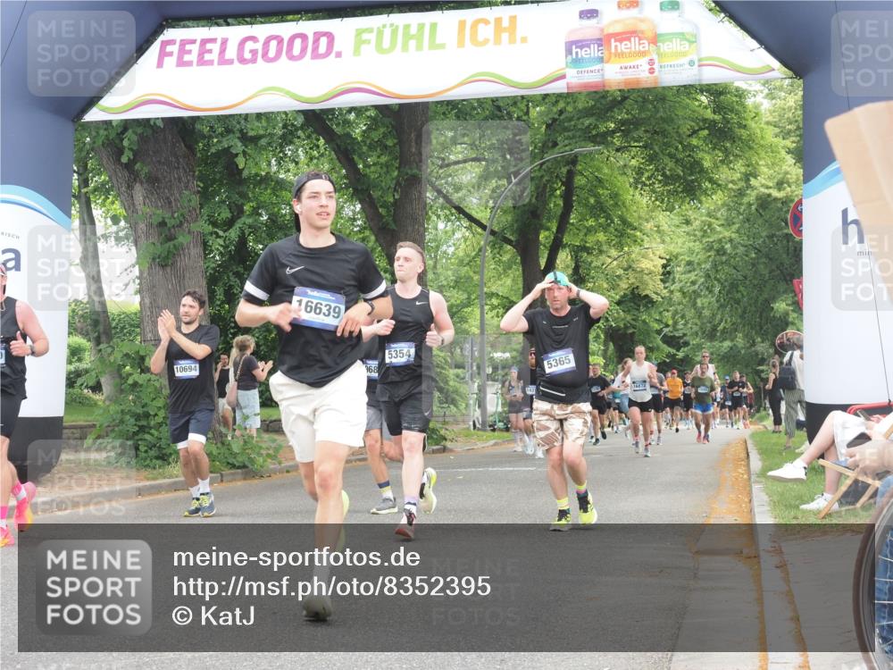 29.06.2025 - hella hamburg halbmarathon KatJ http://msf.ph/oto/8352395 29.06.2025 10:51:10 Zwischen KM18-KM19 2698, 3572, 5354, 5365, 8578 meine-sportfotos.de