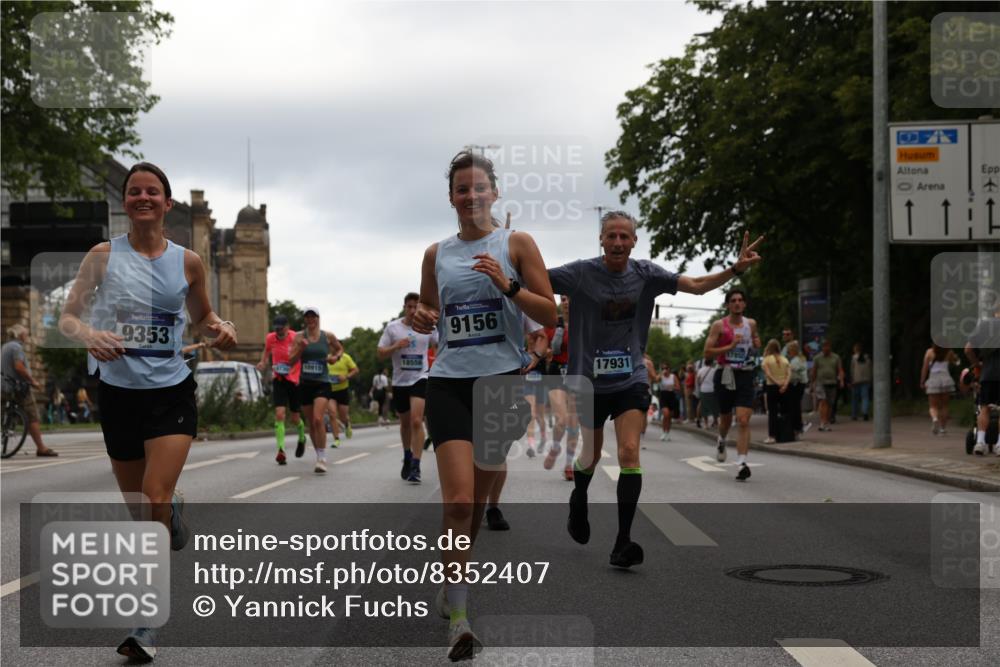 29.06.2025 - hella hamburg halbmarathon Yannick Fuchs http://msf.ph/oto/8352407 29.06.2025 10:52:51 20KM 1285, 1642, 1946, 1951, 2027, 2677, 2711, 2855, 5084, 5347, 5633, 6208, 6636, 6860, 6997, 7476, 8392, 8929, 9156, 9353, 9553, 9555, 9655, 9835, 10539, 10915, 12809, 13407, 14375, 14631, 14914, 15263, 15824, 16160, 16206, 16409, 16563, 16922, 16924, 17017, 17346, 17665, 17782, 17810, 17839, 17852, 17931, 17967, 18112, 18232, 18266, 18556, 18682, 18730, 18833, 18954, 19002, 19003 meine-sportfotos.de