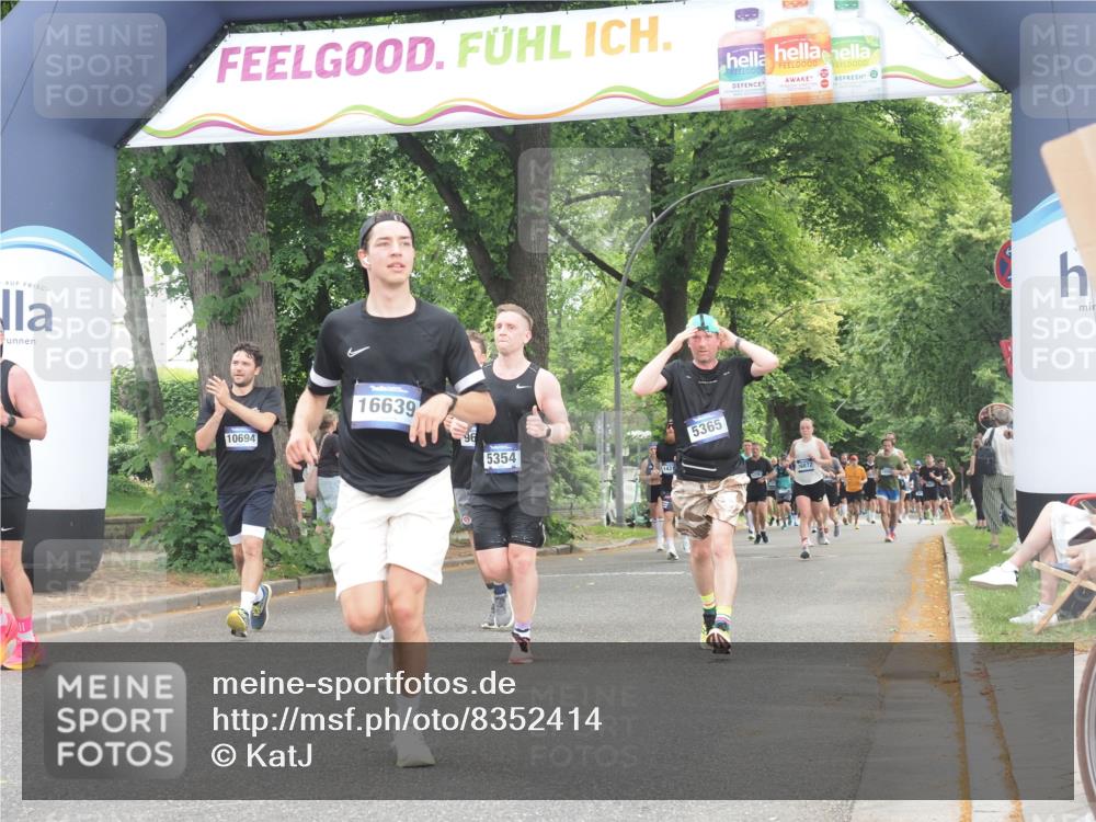 29.06.2025 - hella hamburg halbmarathon KatJ http://msf.ph/oto/8352414 29.06.2025 10:51:10 Zwischen KM18-KM19 2698, 3572, 5354, 5365, 8578 meine-sportfotos.de