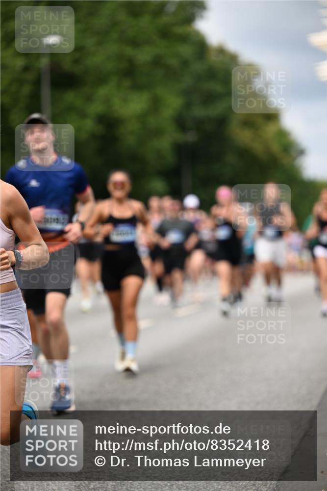 29.06.2025 - hella hamburg halbmarathon Dr. Thomas Lammeyer http://msf.ph/oto/8352418 29.06.2025 10:40:47 Kennedybrücke 1008, 1010, 1224, 3401, 3699, 3895, 4245, 5171, 5246, 5540, 5747, 5809, 5919, 6184, 6359, 6417, 7632, 8530, 8581, 9229, 9295, 9432, 9694, 9701, 9806, 10123, 10487, 10531, 10577, 10984 meine-sportfotos.de