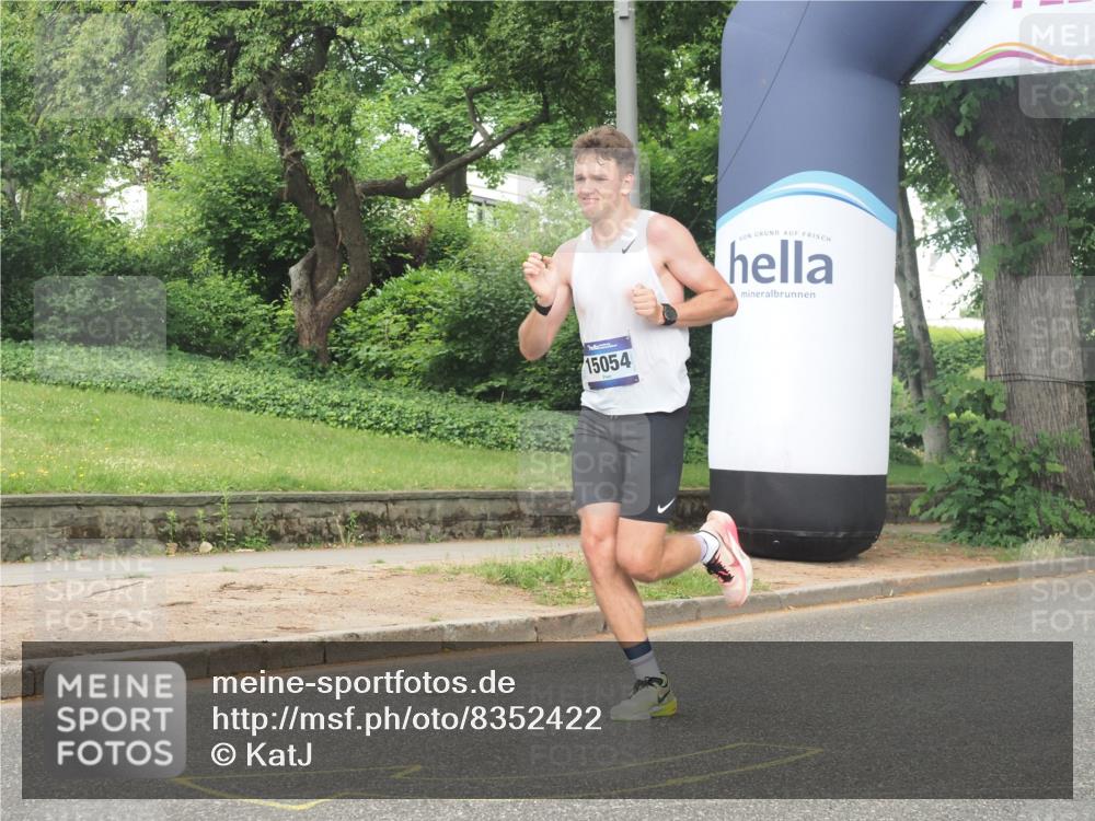 29.06.2025 - hella hamburg halbmarathon KatJ http://msf.ph/oto/8352422 29.06.2025 10:21:28 Zwischen KM18-KM19 1894, 4812, 5660 meine-sportfotos.de