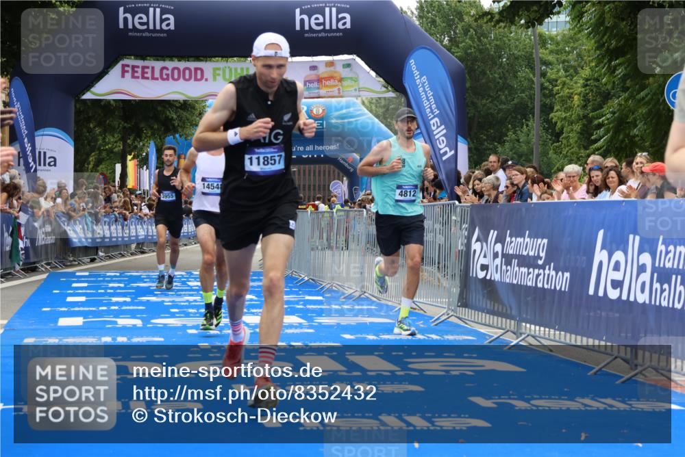 29.06.2025 - hella hamburg halbmarathon Strokosch-Dieckow http://msf.ph/oto/8352432 29.06.2025 10:31:16 Ziel 3201, 3955, 4812, 10017, 10298, 11857, 12232, 13754, 14450, 14548, 19042 meine-sportfotos.de