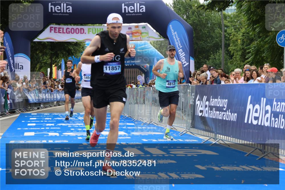 29.06.2025 - hella hamburg halbmarathon Strokosch-Dieckow http://msf.ph/oto/8352481 29.06.2025 10:31:16 Ziel 3201, 3955, 4812, 10017, 10298, 11857, 12232, 13754, 14450, 14548, 19042 meine-sportfotos.de