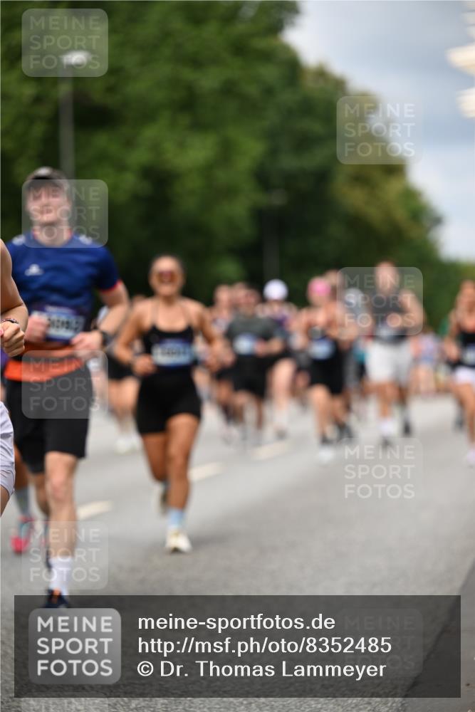 29.06.2025 - hella hamburg halbmarathon Dr. Thomas Lammeyer http://msf.ph/oto/8352485 29.06.2025 10:40:47 Kennedybrücke 1008, 1010, 1224, 3401, 3699, 3895, 4245, 5171, 5246, 5540, 5747, 5809, 5919, 6184, 6359, 6417, 7632, 8530, 8581, 9229, 9295, 9432, 9694, 9701, 9806, 10123, 10487, 10531, 10577, 10984 meine-sportfotos.de
