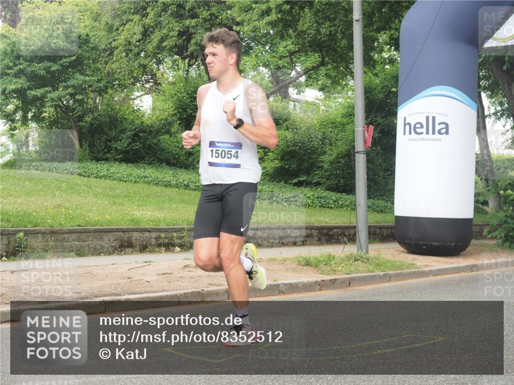 29.06.2025 - hella hamburg halbmarathon KatJ http://msf.ph/oto/8352512 29.06.2025 10:21:29 Zwischen KM18-KM19 1894, 5070, 5660 meine-sportfotos.de