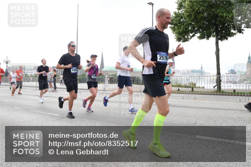 29.06.2025 - hella hamburg halbmarathon Lena Gebhardt http://msf.ph/oto/8352517 29.06.2025 10:38:46 Lombardsbrücke 68, 4260, 59, 2576, 56, 1232, 1390, 1451, 1721, 1791, 2113, 2151, 2524, 2534, 2576, 2660, 2693, 3010, 3094, 3095, 3216, 3286, 3307, 3323, 3338, 3635, 3636, 3726, 3745, 3777, 3841, 3927, 4028, 4139, 4155, 4159, 4257, 4259, 4260, 4316, 4320, 4410, 4883, 4964, 5085, 5089, 5155, 5617, 5684, 5735, 5913, 6062, 6695, 6696, 6875, 7117, 7148, 7263, 7371, 7561, 7692, 7849, 7868, 8367, 8783, 9708, 10072, 10554, 13060 meine-sportfotos.de