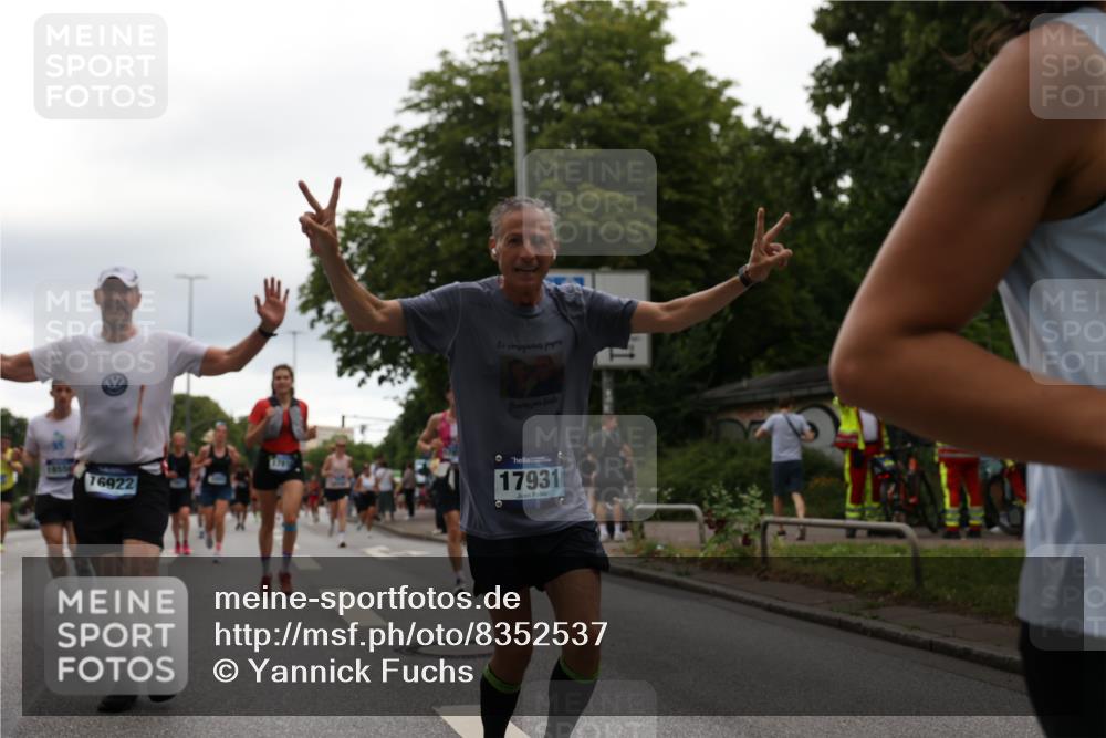 29.06.2025 - hella hamburg halbmarathon Yannick Fuchs http://msf.ph/oto/8352537 29.06.2025 10:52:52 20KM 1285, 1642, 1946, 1951, 2027, 2677, 2711, 2855, 5084, 5347, 5633, 6208, 6636, 6860, 6997, 7476, 8290, 8392, 8929, 9156, 9353, 9655, 9835, 10036, 10539, 10915, 12809, 13407, 14375, 14631, 14914, 15263, 15824, 16160, 16206, 16409, 16563, 16922, 16924, 17017, 17346, 17782, 17810, 17839, 17852, 17931, 17967, 18112, 18232, 18266, 18556, 18682, 18730, 18833, 18954, 19002, 19003 meine-sportfotos.de
