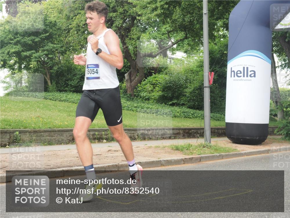 29.06.2025 - hella hamburg halbmarathon KatJ http://msf.ph/oto/8352540 29.06.2025 10:21:29 Zwischen KM18-KM19 1894, 5070, 5660 meine-sportfotos.de