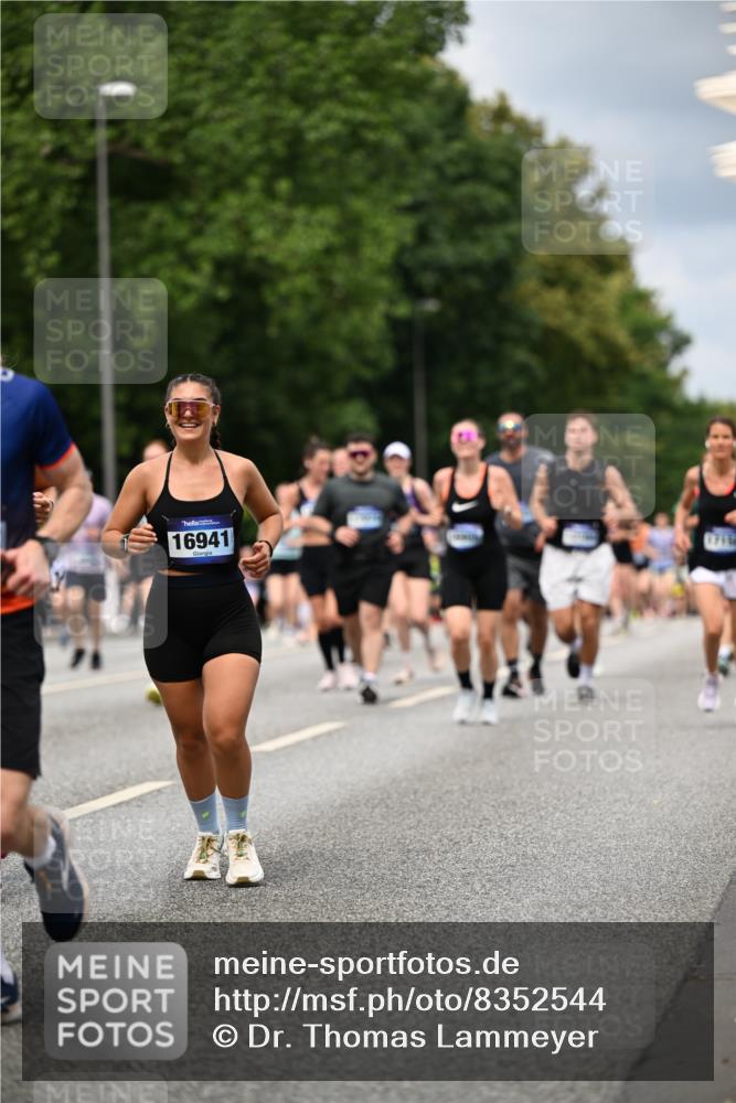 29.06.2025 - hella hamburg halbmarathon Dr. Thomas Lammeyer http://msf.ph/oto/8352544 29.06.2025 10:40:48 Kennedybrücke 1008, 1010, 1224, 3401, 3699, 3895, 4245, 5171, 5246, 5540, 5747, 5789, 5809, 5919, 6184, 6359, 6417, 7632, 8530, 8581, 9229, 9295, 9432, 9694, 9701, 9806, 10123, 10487, 10531, 10577, 10984 meine-sportfotos.de