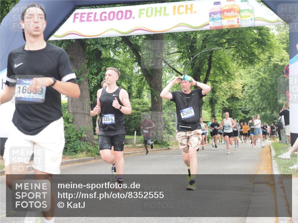 29.06.2025 - hella hamburg halbmarathon KatJ http://msf.ph/oto/8352555 29.06.2025 10:51:11 Zwischen KM18-KM19 2698, 5354, 5365, 8578 meine-sportfotos.de