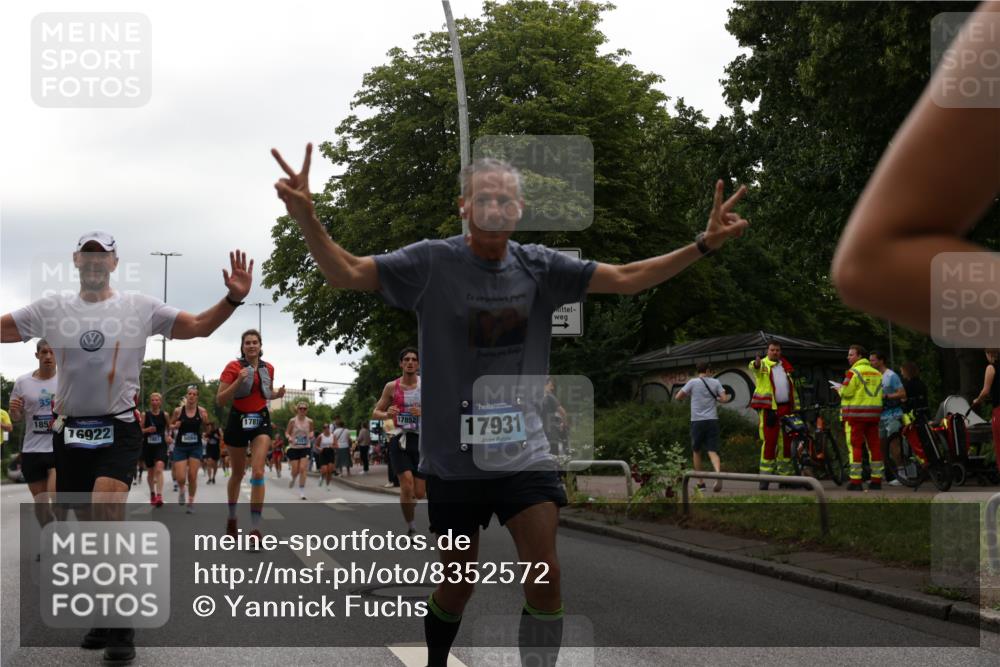 29.06.2025 - hella hamburg halbmarathon Yannick Fuchs http://msf.ph/oto/8352572 29.06.2025 10:52:52 20KM 1285, 1642, 1946, 1951, 2027, 2677, 2711, 2855, 5084, 5347, 5633, 6208, 6636, 6860, 6997, 7476, 8290, 8392, 8929, 9156, 9353, 9655, 9835, 10036, 10539, 10915, 12809, 13407, 14375, 14631, 14914, 15263, 15824, 16160, 16206, 16409, 16563, 16922, 16924, 17017, 17346, 17782, 17810, 17839, 17852, 17931, 17967, 18112, 18232, 18266, 18556, 18682, 18730, 18833, 18954, 19002, 19003 meine-sportfotos.de