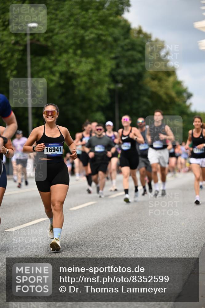 29.06.2025 - hella hamburg halbmarathon Dr. Thomas Lammeyer http://msf.ph/oto/8352599 29.06.2025 10:40:48 Kennedybrücke 1008, 1010, 1224, 3401, 3699, 3895, 4245, 5171, 5246, 5540, 5747, 5789, 5809, 5919, 6184, 6359, 6417, 7632, 8530, 8581, 9229, 9295, 9432, 9694, 9701, 9806, 10123, 10487, 10531, 10577, 10984 meine-sportfotos.de