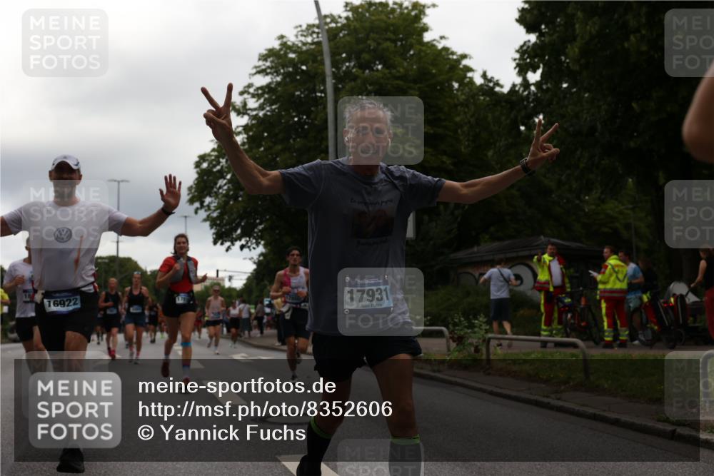 29.06.2025 - hella hamburg halbmarathon Yannick Fuchs http://msf.ph/oto/8352606 29.06.2025 10:52:52 20KM 1285, 1642, 1946, 1951, 2027, 2677, 2711, 2855, 5084, 5347, 5633, 6208, 6636, 6860, 6997, 7476, 8290, 8392, 8929, 9156, 9353, 9655, 9835, 10036, 10539, 10915, 12809, 13407, 14375, 14631, 14914, 15263, 15824, 16160, 16206, 16409, 16563, 16922, 16924, 17017, 17346, 17782, 17810, 17839, 17852, 17931, 17967, 18112, 18232, 18266, 18556, 18682, 18730, 18833, 18954, 19002, 19003 meine-sportfotos.de