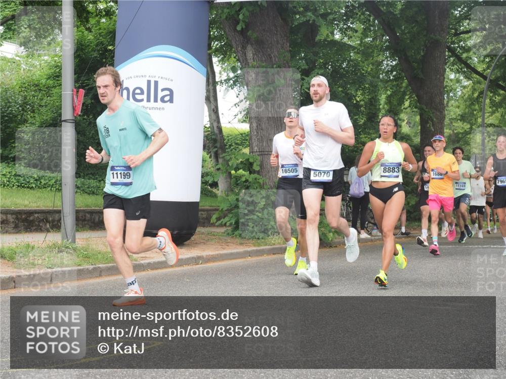 29.06.2025 - hella hamburg halbmarathon KatJ http://msf.ph/oto/8352608 29.06.2025 10:21:30 Zwischen KM18-KM19 1894, 5070, 5660 meine-sportfotos.de
