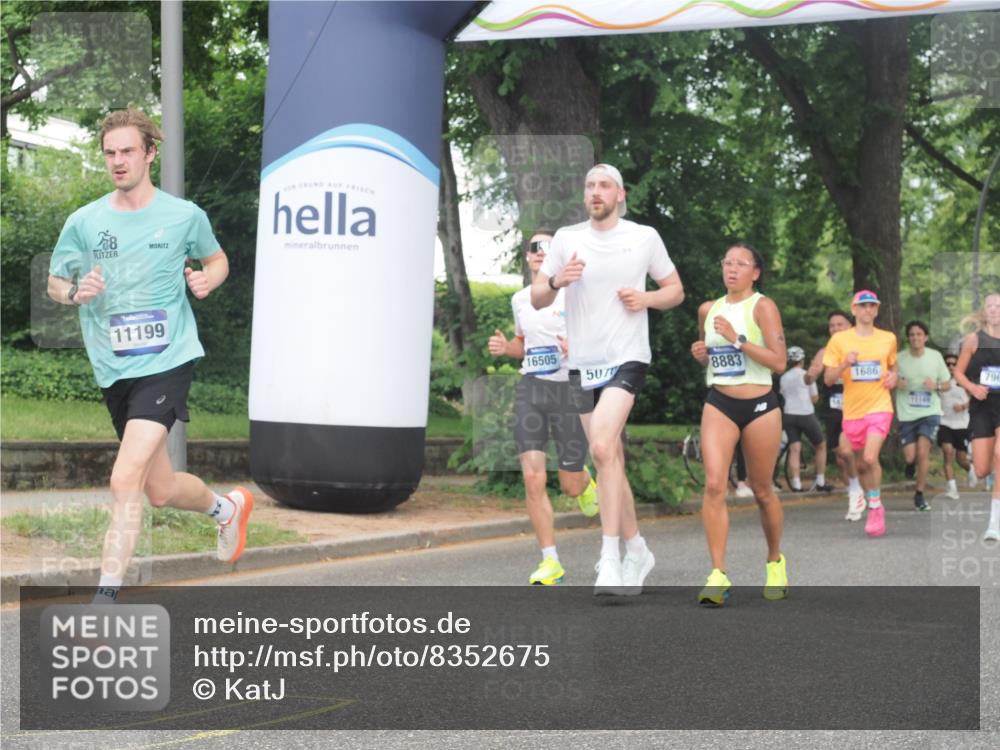 29.06.2025 - hella hamburg halbmarathon KatJ http://msf.ph/oto/8352675 29.06.2025 10:21:30 Zwischen KM18-KM19 1894, 5070, 5660 meine-sportfotos.de