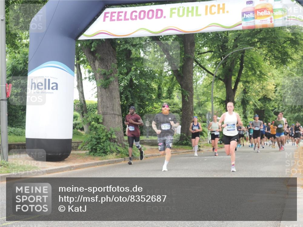 29.06.2025 - hella hamburg halbmarathon KatJ http://msf.ph/oto/8352687 29.06.2025 10:51:13 Zwischen KM18-KM19 5354, 5365, 8578 meine-sportfotos.de