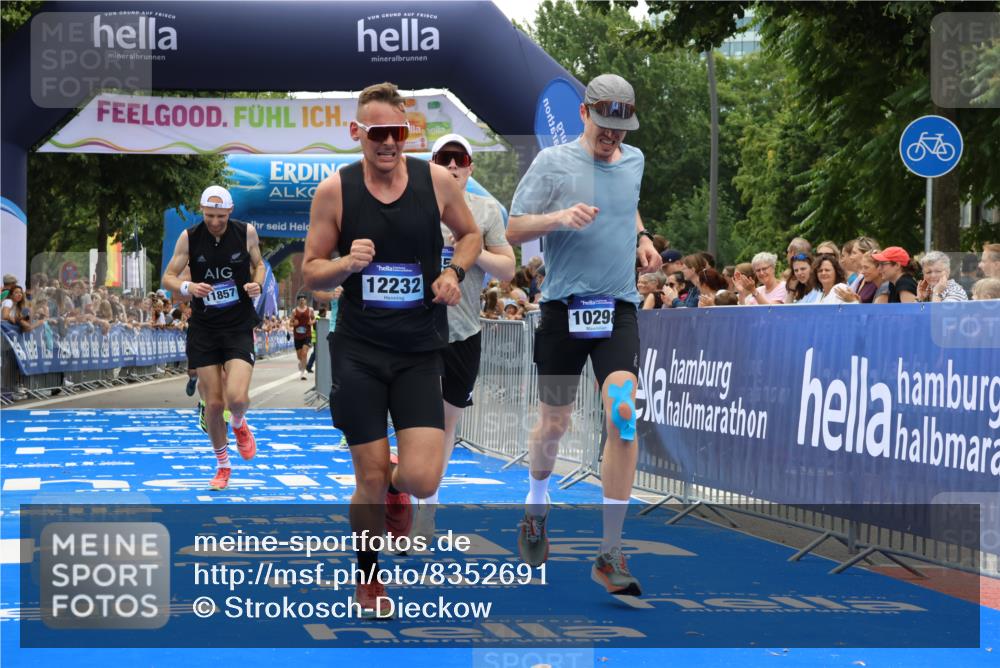 29.06.2025 - hella hamburg halbmarathon Strokosch-Dieckow http://msf.ph/oto/8352691 29.06.2025 10:31:14 Ziel 3201, 3955, 4812, 10017, 10298, 11857, 12232, 13754, 14450, 14548, 18177, 19042 meine-sportfotos.de
