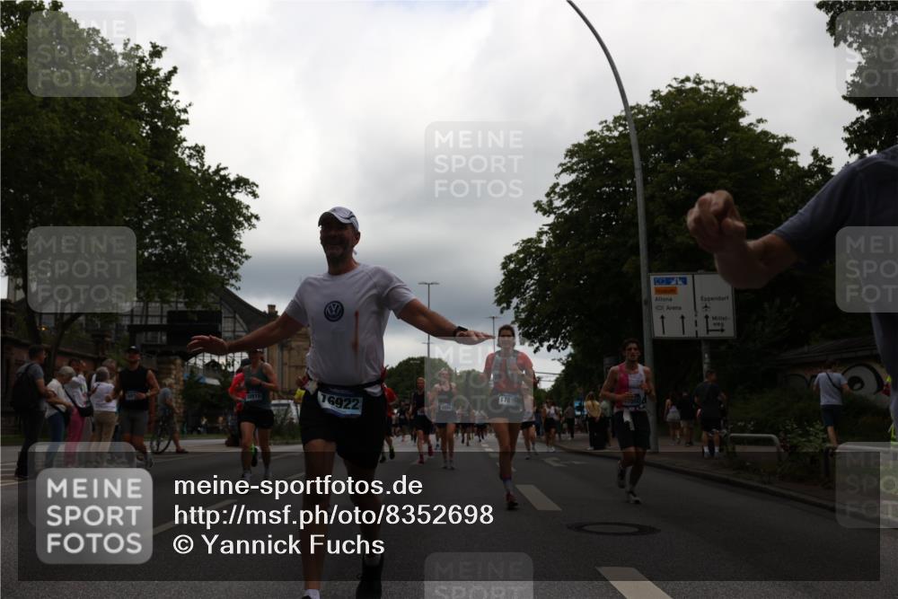 29.06.2025 - hella hamburg halbmarathon Yannick Fuchs http://msf.ph/oto/8352698 29.06.2025 10:52:53 20KM 1285, 1642, 1946, 1951, 2027, 2677, 2855, 5084, 5347, 5633, 6202, 6208, 6636, 6860, 6997, 7476, 8290, 8392, 8929, 9156, 9353, 9655, 9835, 10036, 10539, 10915, 12809, 13407, 14375, 14631, 14914, 15240, 15263, 15824, 16160, 16206, 16409, 16563, 16922, 16924, 17017, 17346, 17782, 17810, 17839, 17852, 17931, 18112, 18153, 18232, 18266, 18327, 18556, 18682, 18730, 18833, 18954, 19002, 19003 meine-sportfotos.de
