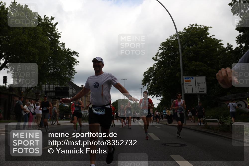29.06.2025 - hella hamburg halbmarathon Yannick Fuchs http://msf.ph/oto/8352732 29.06.2025 10:52:53 20KM 1285, 1642, 1946, 1951, 2027, 2677, 2855, 5084, 5347, 5633, 6202, 6208, 6636, 6860, 6997, 7476, 8290, 8392, 8929, 9156, 9353, 9655, 9835, 10036, 10539, 10915, 12809, 13407, 14375, 14631, 14914, 15240, 15263, 15824, 16160, 16206, 16409, 16563, 16922, 16924, 17017, 17346, 17782, 17810, 17839, 17852, 17931, 18112, 18153, 18232, 18266, 18327, 18556, 18682, 18730, 18833, 18954, 19002, 19003 meine-sportfotos.de