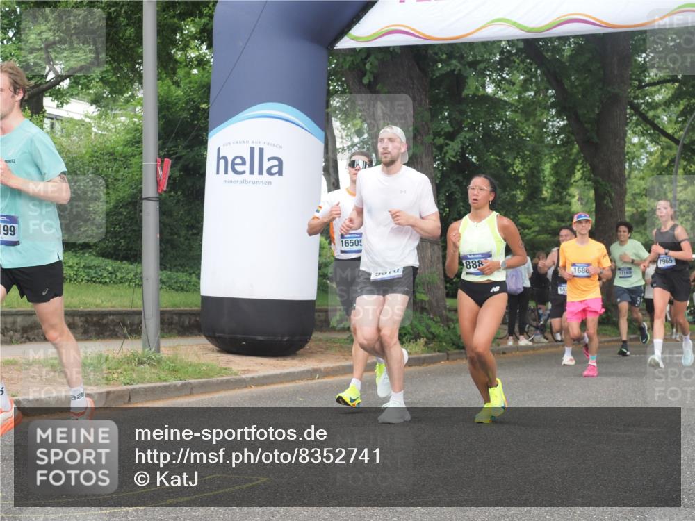 29.06.2025 - hella hamburg halbmarathon KatJ http://msf.ph/oto/8352741 29.06.2025 10:21:31 Zwischen KM18-KM19 1686, 5070, 7965 meine-sportfotos.de