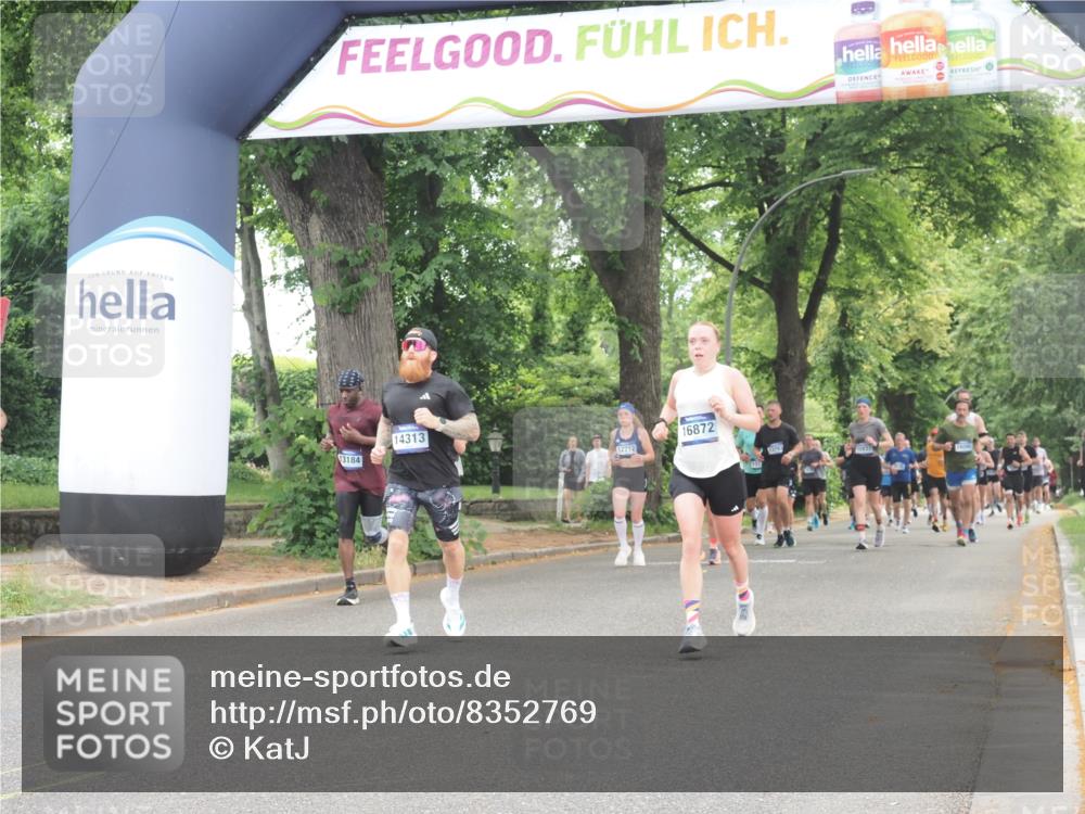 29.06.2025 - hella hamburg halbmarathon KatJ http://msf.ph/oto/8352769 29.06.2025 10:51:14 Zwischen KM18-KM19 5354, 5365, 8578 meine-sportfotos.de
