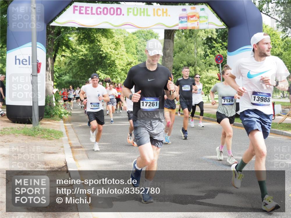 29.06.2025 - hella hamburg halbmarathon MichiJ http://msf.ph/oto/8352780 29.06.2025 10:41:29 Zwischen KM18-KM19 1496, 1628, 2561, 4419, 7129, 7395, 8285, 8316, 8449, 10191, 10192, 10266, 11068, 11747, 13988, 15169, 15300, 15856, 16574, 16985, 17261, 17842, 18514, 18612 meine-sportfotos.de
