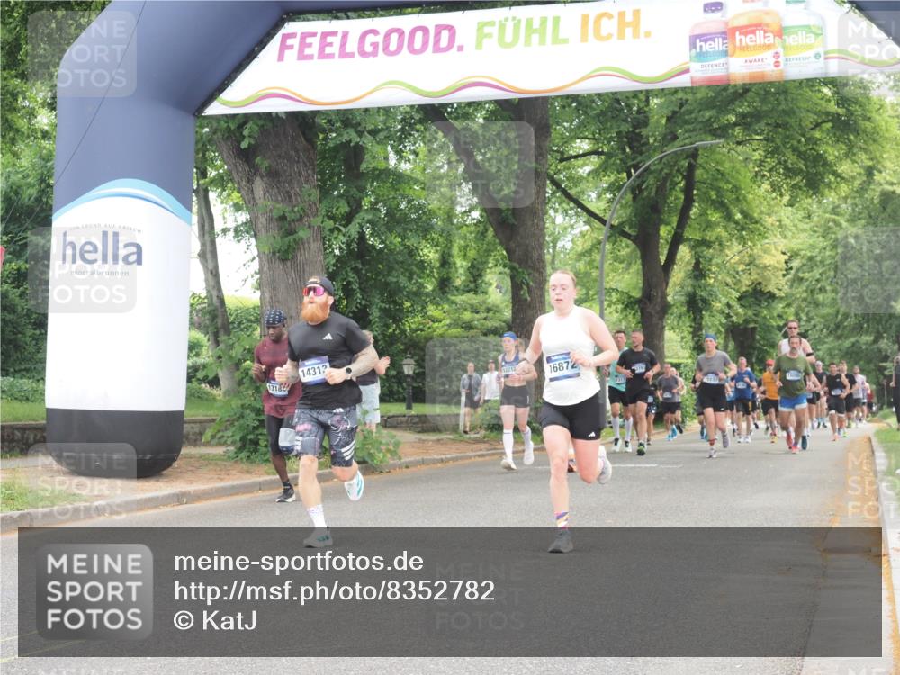 29.06.2025 - hella hamburg halbmarathon KatJ http://msf.ph/oto/8352782 29.06.2025 10:51:14 Zwischen KM18-KM19 5354, 5365, 8578 meine-sportfotos.de