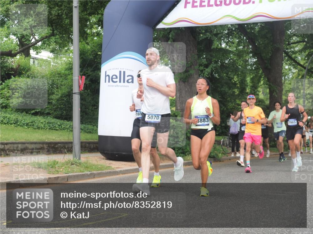 29.06.2025 - hella hamburg halbmarathon KatJ http://msf.ph/oto/8352819 29.06.2025 10:21:31 Zwischen KM18-KM19 1686, 5070, 7965 meine-sportfotos.de