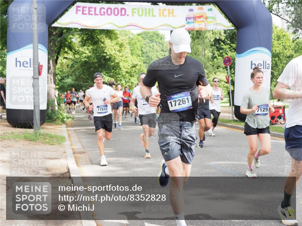 29.06.2025 - hella hamburg halbmarathon MichiJ http://msf.ph/oto/8352828 29.06.2025 10:41:29 Zwischen KM18-KM19 1496, 1628, 2561, 4419, 7129, 7395, 8285, 8316, 8449, 10191, 10192, 10266, 11068, 11747, 13988, 15169, 15300, 15856, 16574, 16985, 17261, 17842, 18514, 18612 meine-sportfotos.de