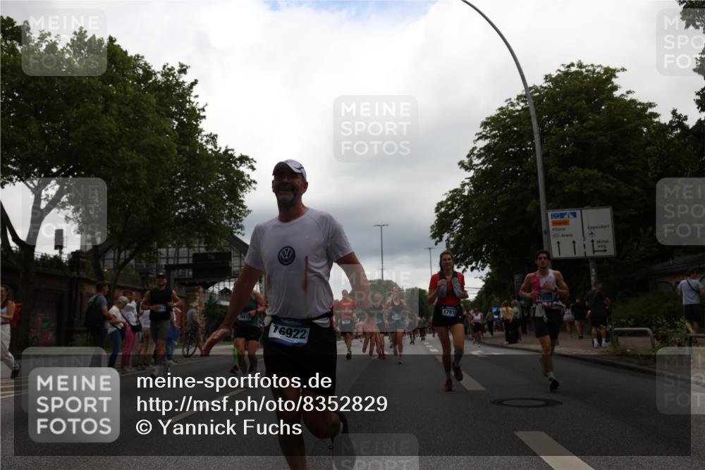 29.06.2025 - hella hamburg halbmarathon Yannick Fuchs http://msf.ph/oto/8352829 29.06.2025 10:52:53 20KM 1285, 1642, 1946, 1951, 2027, 2677, 2855, 5084, 5347, 5633, 6202, 6208, 6636, 6860, 6997, 7476, 8290, 8392, 8929, 9156, 9353, 9655, 9835, 10036, 10539, 10915, 12809, 13407, 14375, 14631, 14914, 15240, 15263, 15824, 16160, 16206, 16409, 16563, 16922, 16924, 17017, 17346, 17782, 17810, 17839, 17852, 17931, 18112, 18153, 18232, 18266, 18327, 18556, 18682, 18730, 18833, 18954, 19002, 19003 meine-sportfotos.de
