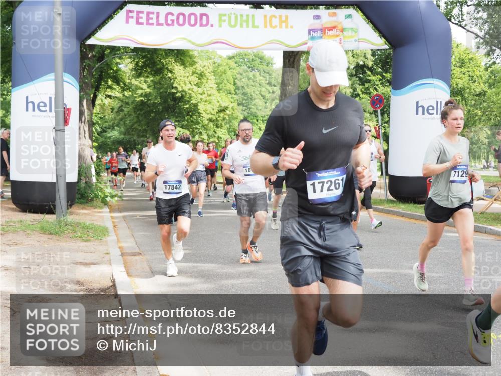 29.06.2025 - hella hamburg halbmarathon MichiJ http://msf.ph/oto/8352844 29.06.2025 10:41:29 Zwischen KM18-KM19 1496, 1628, 2561, 4419, 7129, 7395, 8285, 8316, 8449, 10191, 10192, 10266, 11068, 11747, 13988, 15169, 15300, 15856, 16574, 16985, 17261, 17842, 18514, 18612 meine-sportfotos.de