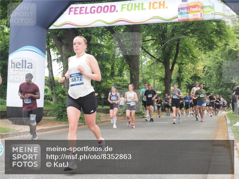 29.06.2025 - hella hamburg halbmarathon KatJ http://msf.ph/oto/8352863 29.06.2025 10:51:15 Zwischen KM18-KM19 5354, 5365, 8578 meine-sportfotos.de