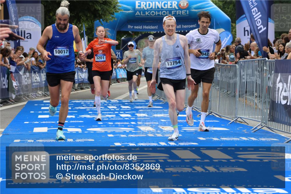 29.06.2025 - hella hamburg halbmarathon Strokosch-Dieckow http://msf.ph/oto/8352869 29.06.2025 10:31:10 Ziel 3201, 4812, 5826, 10017, 10298, 10929, 11857, 12232, 13754, 14450, 14548, 18177, 19042 meine-sportfotos.de