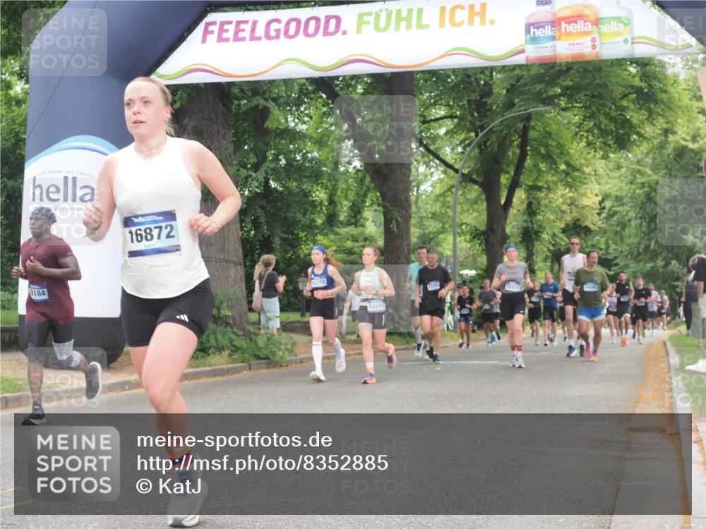 29.06.2025 - hella hamburg halbmarathon KatJ http://msf.ph/oto/8352885 29.06.2025 10:51:16 Zwischen KM18-KM19 5354, 5365 meine-sportfotos.de