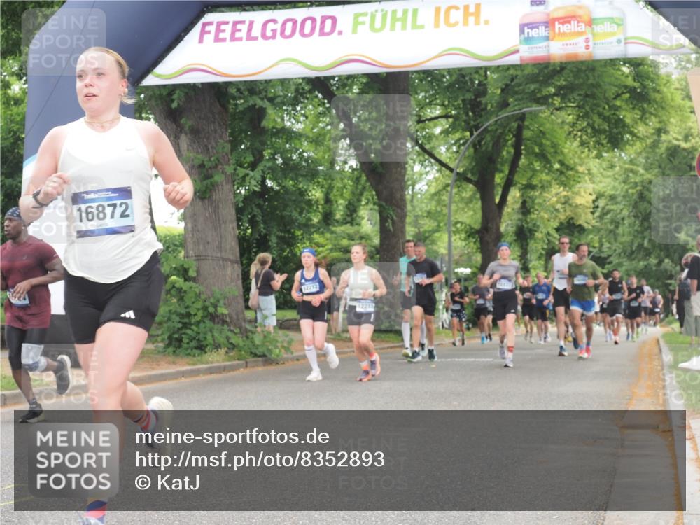 29.06.2025 - hella hamburg halbmarathon KatJ http://msf.ph/oto/8352893 29.06.2025 10:51:16 Zwischen KM18-KM19 5354, 5365 meine-sportfotos.de