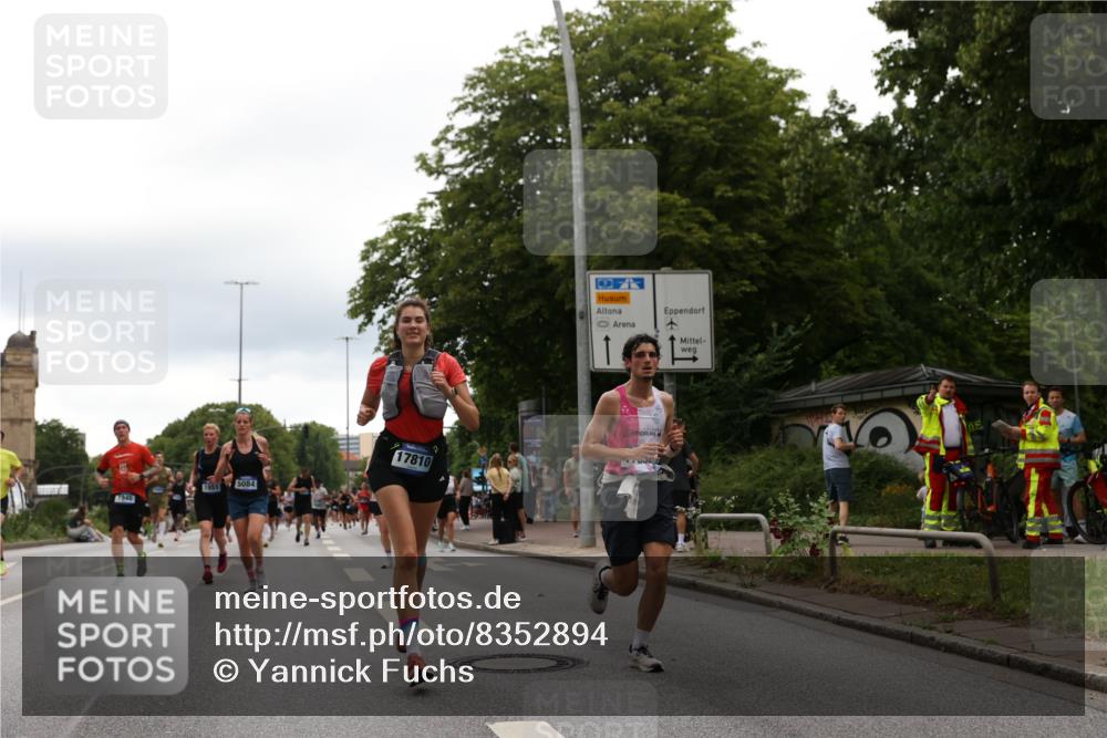 29.06.2025 - hella hamburg halbmarathon Yannick Fuchs http://msf.ph/oto/8352894 29.06.2025 10:52:53 20KM 1285, 1642, 1946, 1951, 2027, 2677, 2855, 5084, 5347, 5633, 6202, 6208, 6636, 6860, 6997, 7476, 8290, 8392, 8929, 9156, 9353, 9655, 9835, 10036, 10539, 10915, 12809, 13407, 14375, 14631, 14914, 15240, 15263, 15824, 16160, 16206, 16409, 16563, 16922, 16924, 17017, 17346, 17782, 17810, 17839, 17852, 17931, 18112, 18153, 18232, 18266, 18327, 18556, 18682, 18730, 18833, 18954, 19002, 19003 meine-sportfotos.de