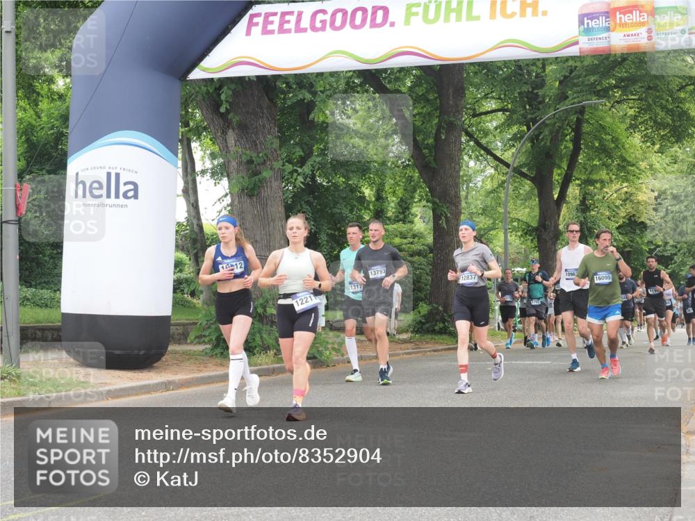 29.06.2025 - hella hamburg halbmarathon KatJ http://msf.ph/oto/8352904 29.06.2025 10:51:17 Zwischen KM18-KM19 5354, 5365 meine-sportfotos.de