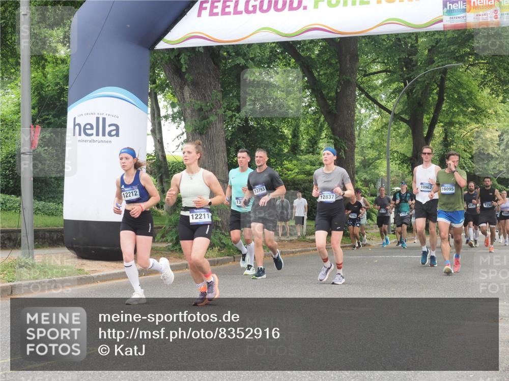29.06.2025 - hella hamburg halbmarathon KatJ http://msf.ph/oto/8352916 29.06.2025 10:51:18 Zwischen KM18-KM19  meine-sportfotos.de