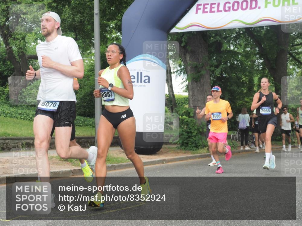 29.06.2025 - hella hamburg halbmarathon KatJ http://msf.ph/oto/8352924 29.06.2025 10:21:32 Zwischen KM18-KM19 1686, 5070, 7965 meine-sportfotos.de