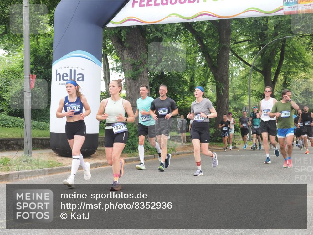 29.06.2025 - hella hamburg halbmarathon KatJ http://msf.ph/oto/8352936 29.06.2025 10:51:18 Zwischen KM18-KM19  meine-sportfotos.de