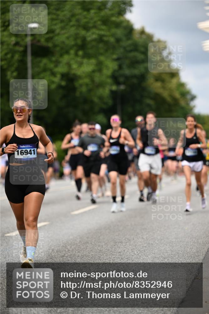 29.06.2025 - hella hamburg halbmarathon Dr. Thomas Lammeyer http://msf.ph/oto/8352946 29.06.2025 10:40:48 Kennedybrücke 1008, 1010, 1224, 3401, 3699, 3895, 4245, 5171, 5246, 5540, 5747, 5789, 5809, 5919, 6184, 6359, 6417, 7632, 8530, 8581, 9229, 9295, 9432, 9694, 9701, 9806, 10123, 10487, 10531, 10577, 10984 meine-sportfotos.de
