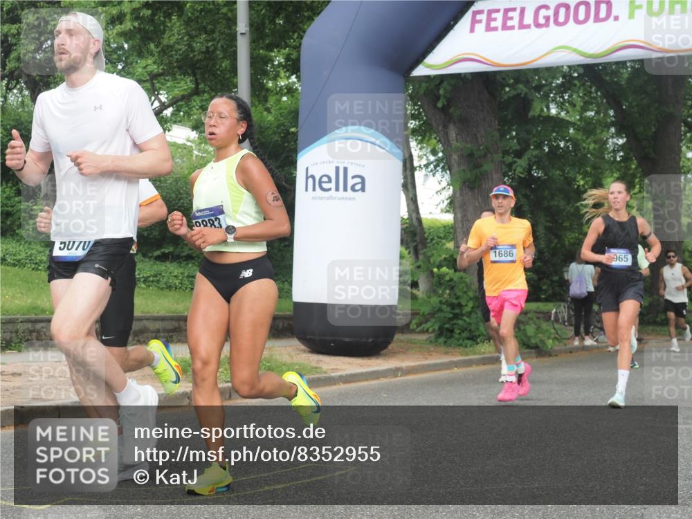 29.06.2025 - hella hamburg halbmarathon KatJ http://msf.ph/oto/8352955 29.06.2025 10:21:32 Zwischen KM18-KM19 1686, 5070, 7965 meine-sportfotos.de