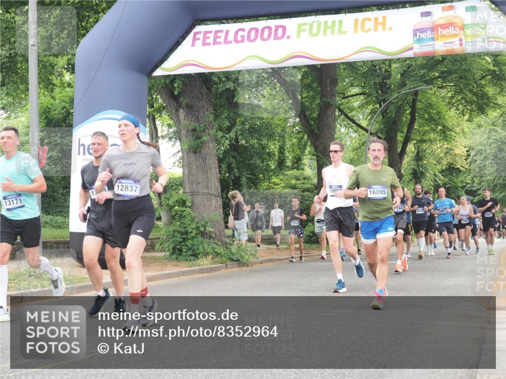 29.06.2025 - hella hamburg halbmarathon KatJ http://msf.ph/oto/8352964 29.06.2025 10:51:20 Zwischen KM18-KM19  meine-sportfotos.de