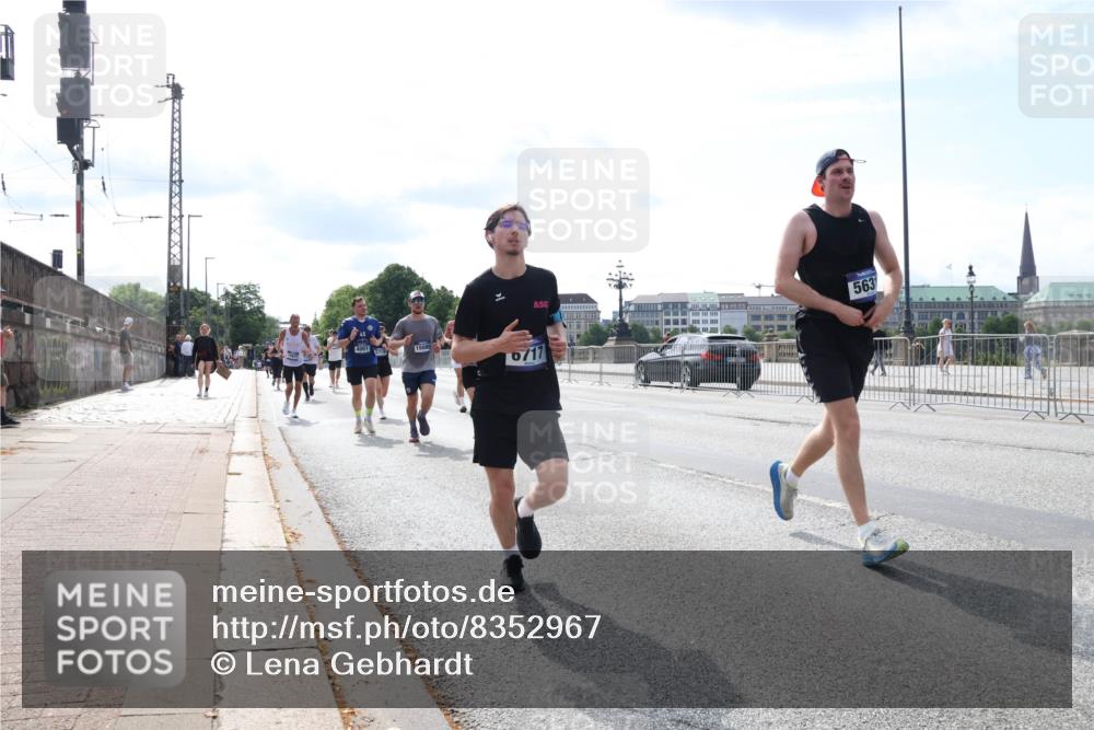 29.06.2025 - hella hamburg halbmarathon Lena Gebhardt http://msf.ph/oto/8352967 29.06.2025 10:13:49 Lombardsbrücke 4001, 563, 6, 17, 1007, 1131, 1194, 1480, 1859, 1890, 2055, 2359, 2721, 2904, 2987, 3729, 4001, 4187, 4795, 4950, 4962, 5232, 5546, 5631, 5719, 6026, 6287, 6710, 6717, 6724, 7346, 7446, 7447, 7460, 7462, 7913, 8279, 8673, 9128, 9612, 9631, 9886, 10442, 10443, 10977, 11441, 11987, 12313, 12797, 12928, 12929, 13331, 13788, 13928, 15085, 15482, 15663, 15721, 15722, 15840, 16491, 17439, 17472, 17474, 17985, 18041, 18222, 18231, 18236, 18239 meine-sportfotos.de