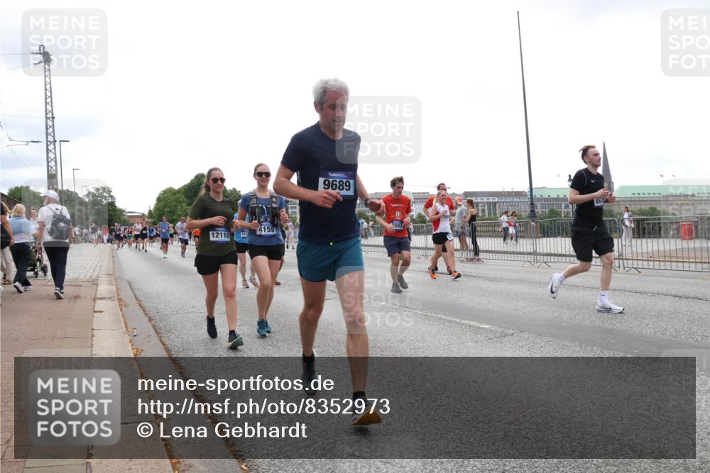 29.06.2025 - hella hamburg halbmarathon Lena Gebhardt http://msf.ph/oto/8352973 29.06.2025 10:38:47 Lombardsbrücke 12116, 157, 4159, 9689, 687, 56, 1232, 1390, 1451, 1721, 1791, 2113, 2151, 2524, 2534, 2576, 2660, 2693, 3010, 3094, 3095, 3216, 3286, 3307, 3323, 3338, 3635, 3636, 3726, 3745, 3777, 3841, 3927, 4028, 4139, 4155, 4159, 4257, 4259, 4260, 4316, 4320, 4410, 4883, 4964, 5085, 5089, 5155, 5617, 5684, 5735, 5913, 6062, 6112, 6695, 6696, 6875, 7117, 7148, 7263, 7371, 7561, 7692, 7849, 7868, 8367, 8783, 9708, 9974, 9977, 10072, 10554, 13060 meine-sportfotos.de