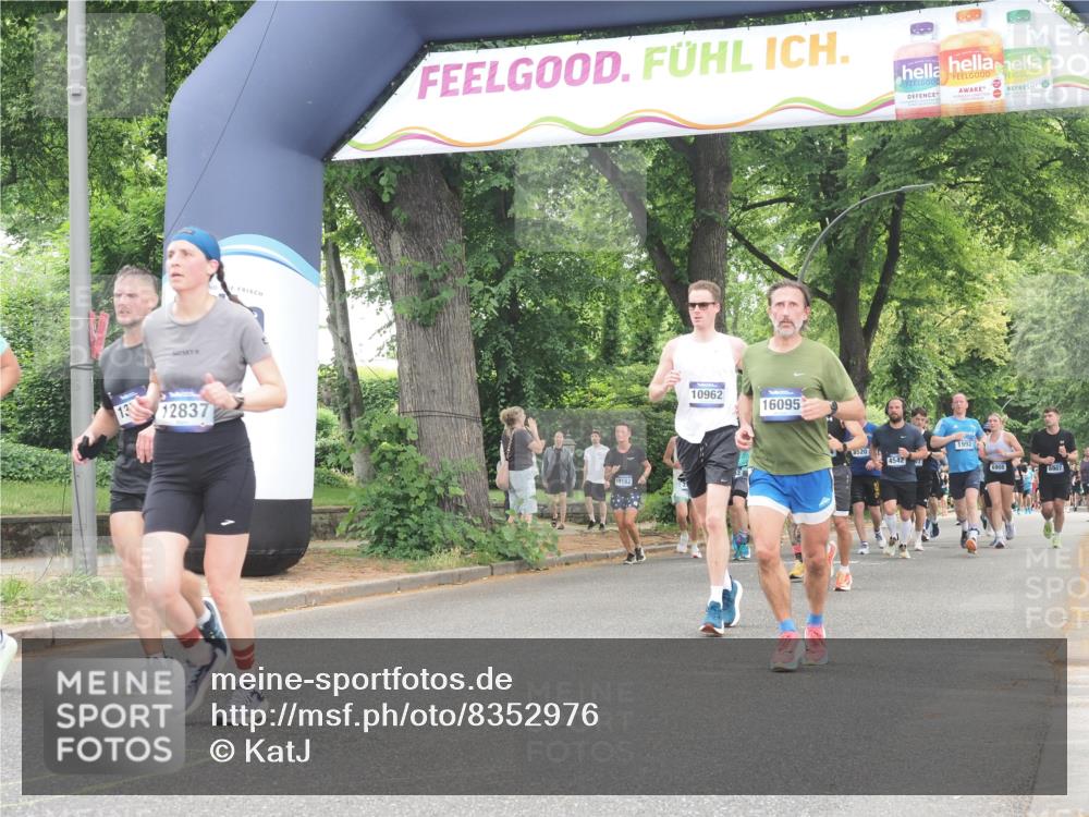 29.06.2025 - hella hamburg halbmarathon KatJ http://msf.ph/oto/8352976 29.06.2025 10:51:20 Zwischen KM18-KM19  meine-sportfotos.de