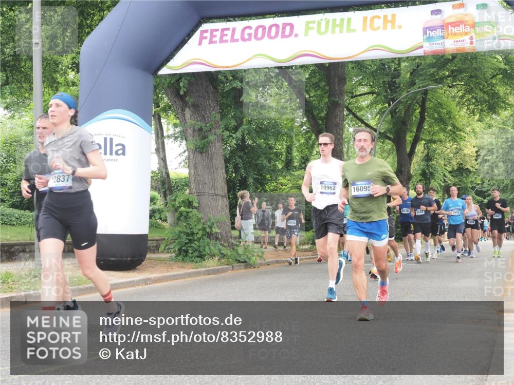 29.06.2025 - hella hamburg halbmarathon KatJ http://msf.ph/oto/8352988 29.06.2025 10:51:20 Zwischen KM18-KM19  meine-sportfotos.de