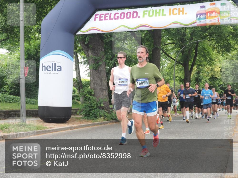 29.06.2025 - hella hamburg halbmarathon KatJ http://msf.ph/oto/8352998 29.06.2025 10:51:21 Zwischen KM18-KM19 1194, 8561 meine-sportfotos.de